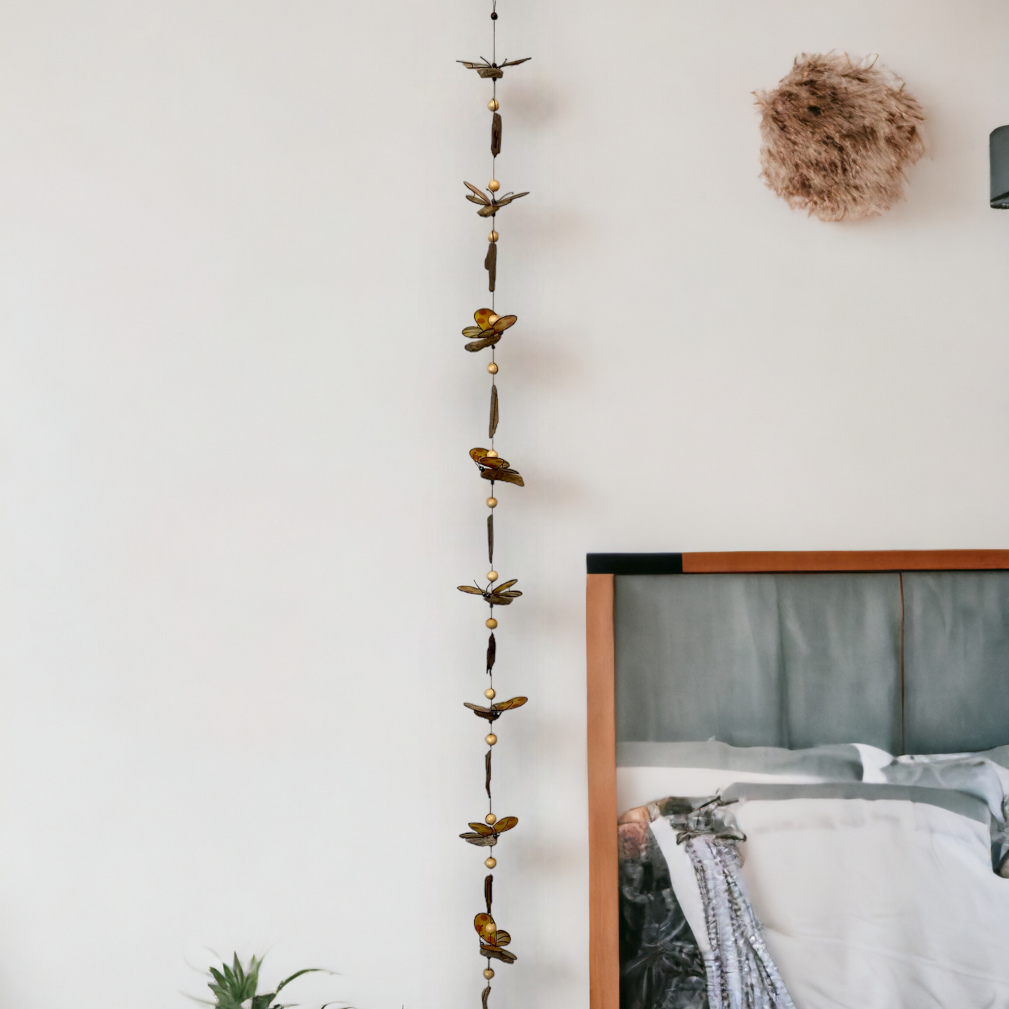 BUMBLE BEE DRIFTWOOD CAPIZ GARLAND